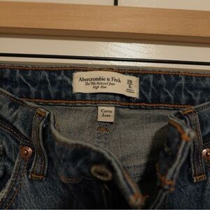 A&F 90s Relaxed Jeans